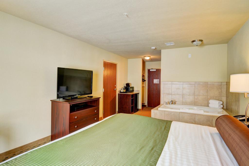 Cobblestone Hotel & Suites - Punxsutawney Ngoại thất bức ảnh